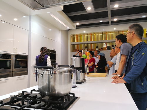 海爾標桿考察,學習海爾企業(yè)文化與創(chuàng)客模式,參觀海爾創(chuàng)客工廠